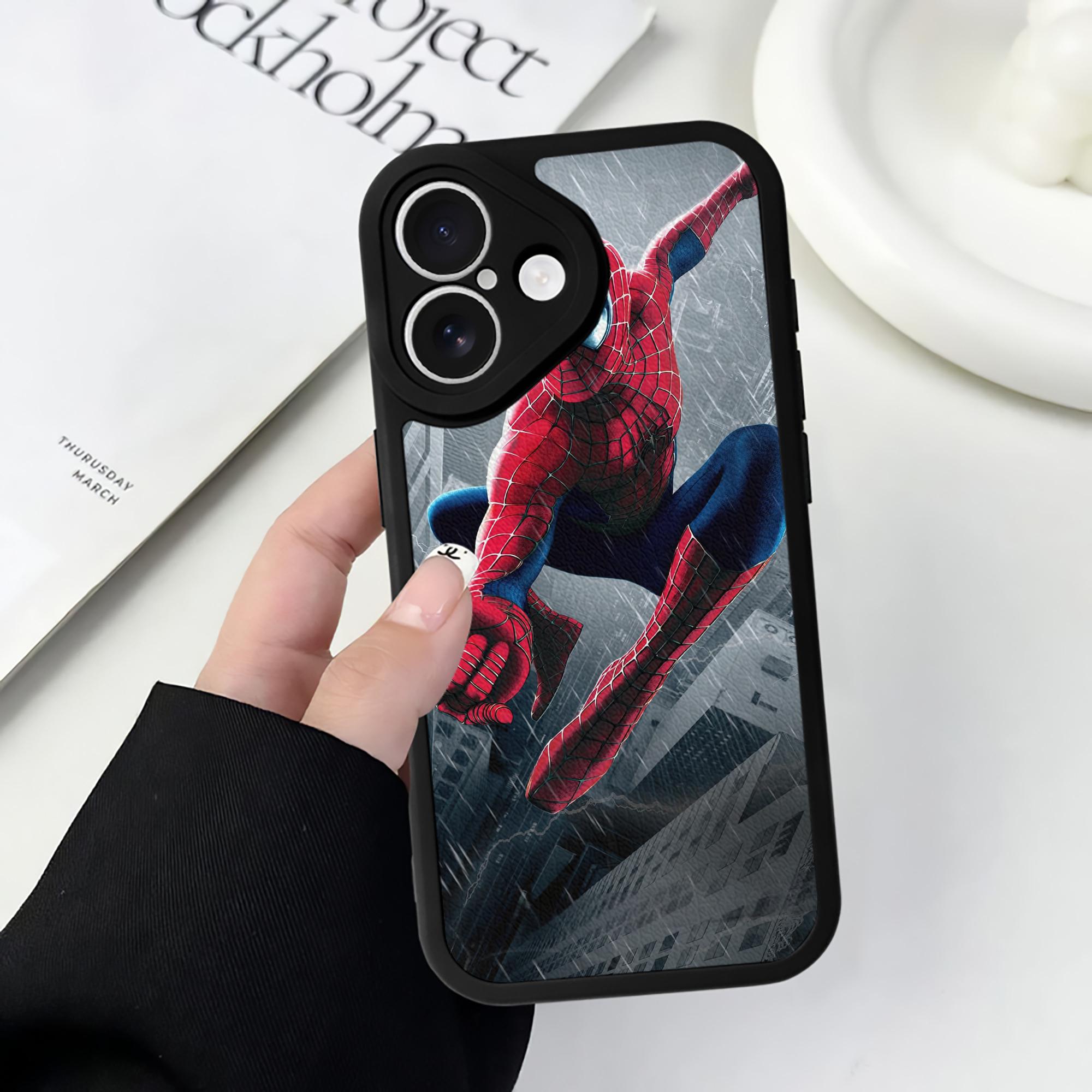 （画像用） Spider Man スパイダーマン 【iPhone 16シリーズ対応】シリコンスマホケース（レザー調） 材質：シリコン
